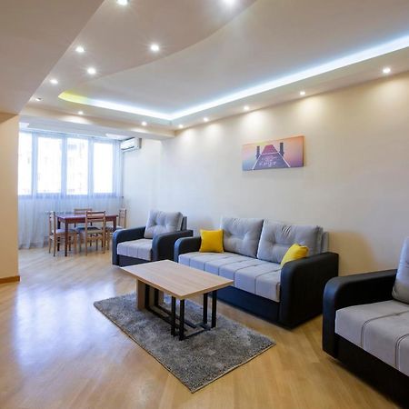 Umba Apartment N4 - Balcony And Mount Ararat View Jerevan Buitenkant foto